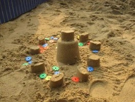 一堆沙，儿子百玩不厌